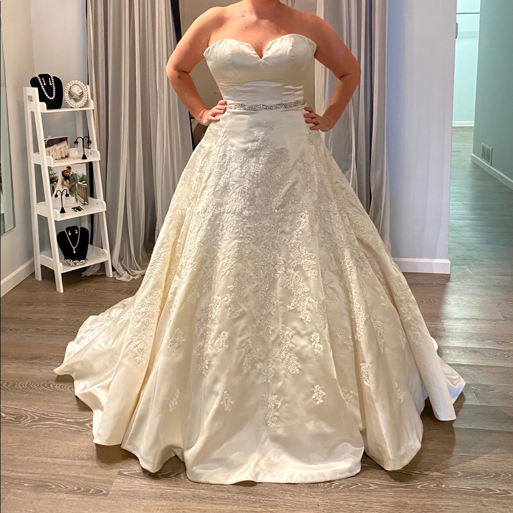 Ivory Satin Bridal Ballgown/A-line dress— NWT